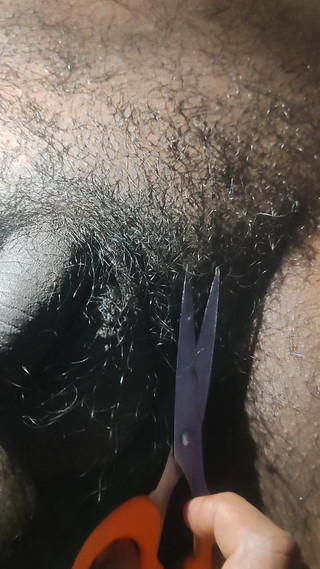 Indian Desi Bhabhi Ji Lund Hair Cut to Her Husband in the Bedroom