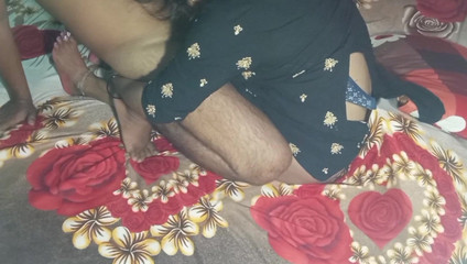 Very Attractive Feegure Is Indian Bhabhi