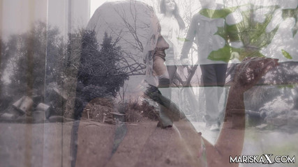 Mariskax Carmel Cox Meets a New Friend in the Garden