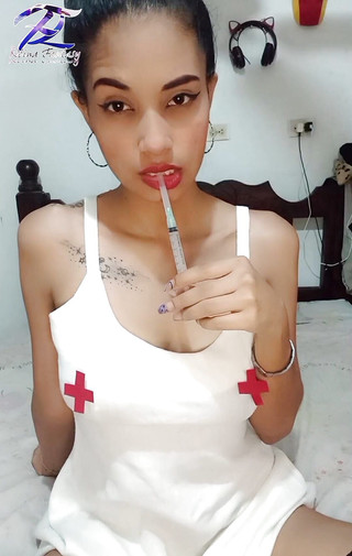 Reina Fantasy Your Sexy Nurse Gives You Her Squirt to Make You Better