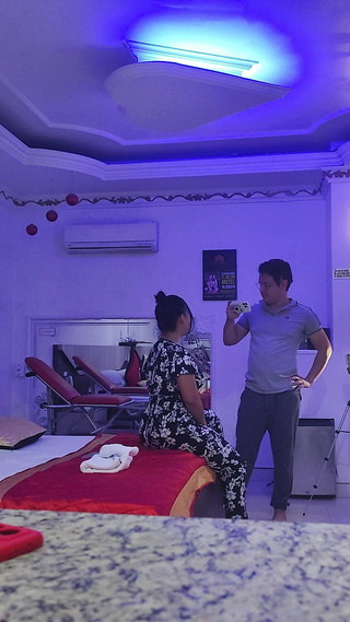 I Put a Mature Brunette MILF to Suck My Cock at the Motel