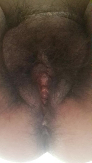MILF Showing Her Hairy Pussy Live