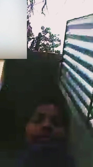 Desi Girlfriend Showing Hot Young Pussy