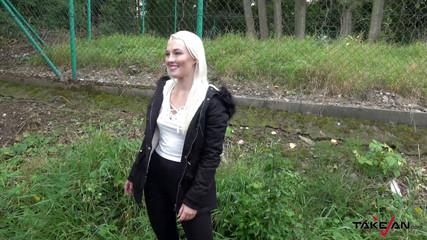 Blondie picked up, fucked and thrown out naked