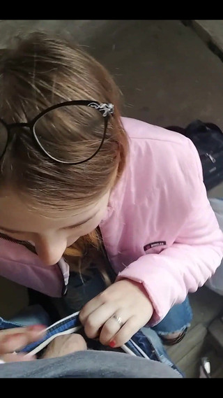 The Girl Sucked at the Entrance and Got Cum in Her Mouth
