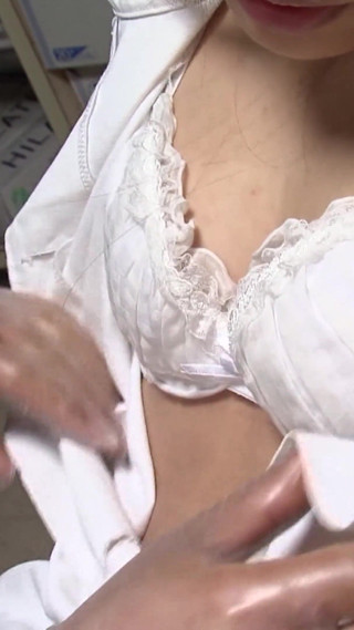 In This Hospital, This Is About to See Her Face Hard as She Gets.