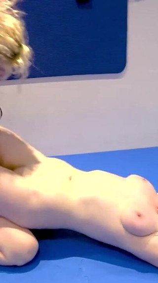 Alora Lux vs Rosie Gia Sexfight