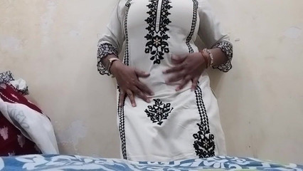 Desi MILF Mona Fingering and Boobs Show