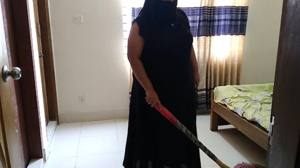 Niqab Hookup - Hot Arab BBW Teen Maid Fucked by Boss When She Was Cleaning Office!
