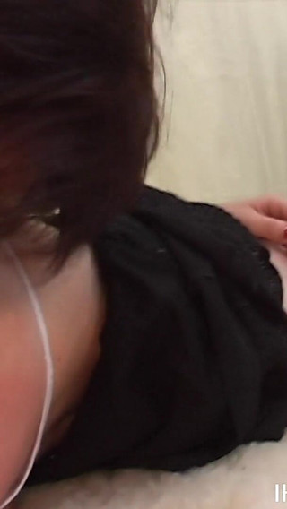 I hunt my cunt - young lesbians are playing with their pussies