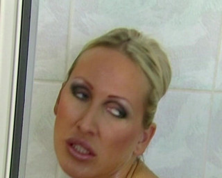 Wife Gets Horny in the Shower and Blows Her Husband at Full Throttle and Then He Can Fuck