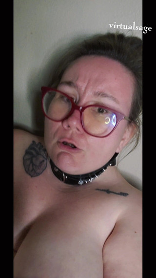 BBW using hand shapped dildo to stretch her tight pussy