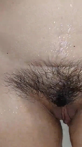Sexy Amateur Wife Shaves Her Hairy Pussy.