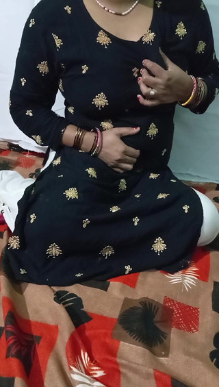 Desi Indian Girl Sucking Her Pussy