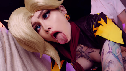 I Stole My Stepmother's Anal Plug and Gave It to My Stepsister