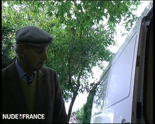 Papy joins a young amateur couple to fuck