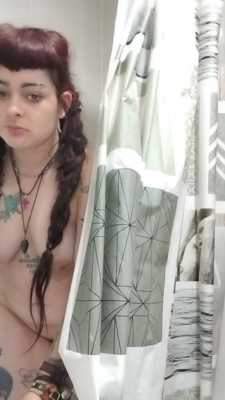 Inkeddevilxxx Takes a Shower