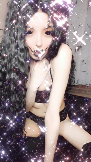 Goth Likes to Dirty Talk