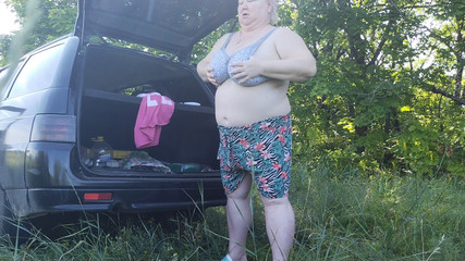 Mother-in-law Masturbates Her Pussy in Nature