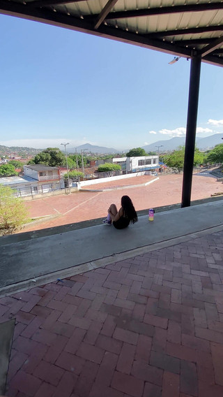 Sexy Girl with Huge Butt, Suffers an Accident, I Help Her Get Home and She Eats All My Cock in Gratitude