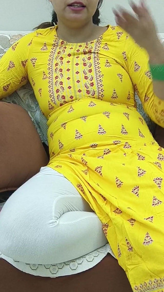 Indian Step Mom and Step Son Ka Illegitimate Wala Pyar Beta Se Chudwa Kar Apna Yaar Bana Liya Hindi Dirty Talk Sarababhi 6