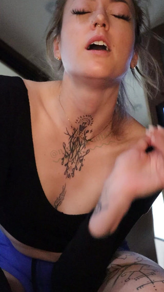 Lurking Tiny Takes a Big Ride on 10" Giantess Dildo