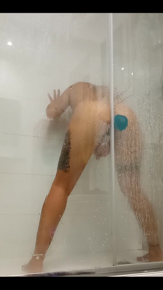 Enjoy a 10 Minuts Shower with Me