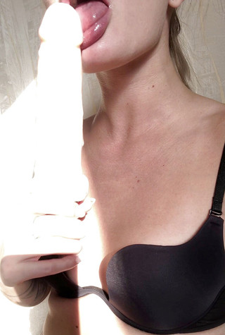 Blowjob with vibrator