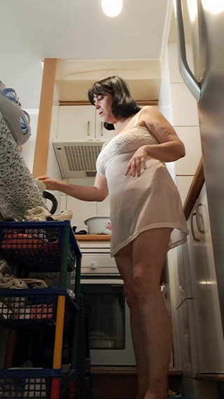 Stepmom in the Kitchen, Sexy Morning