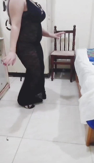 My Wife Dances, Shakes and Arouses Us so That I Can Fuck Her with the Heat of Intercourse