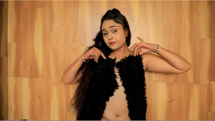 Sexy Girl Increases the Heat of the Hotel