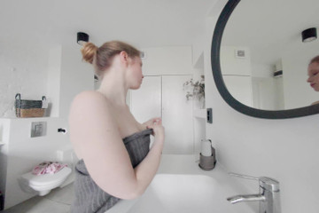 Arielka Morning Pee and Shower