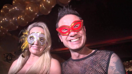 She Want to Go to a Party. German