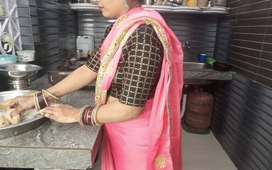 Hot Desi Beauty Full Bhabhi Enjoying Sex in Kitchen.