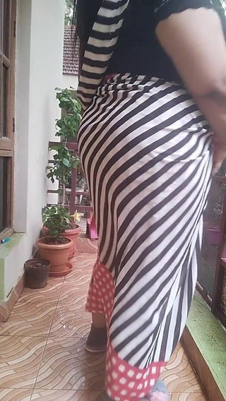 My Dare Ass Show Outside