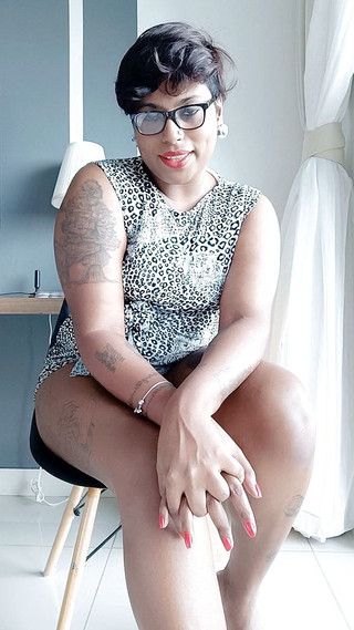 Dominant teacher Ilaria humiliation