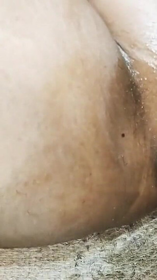 Main Apne Chut Ka Bal Saaf Karke Gajar Se Apne Pyas Bujhai