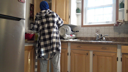 Marocaine Arab Wife with Big Ass Homemade Doggystyle Fucking in Kitchen