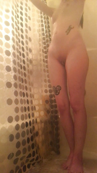 Amateur brunette goes for a shower