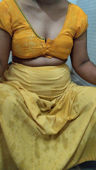 Desi Hot Saira Stepsister Bathing