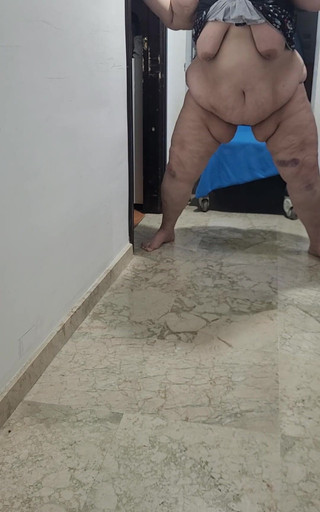 Vicious Pissing Coolmarina Is so Horny That After Mopping up Her Pee, She Puts the Mop Stick in It