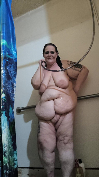 Watching Her Piss a Soapy Dish Cumming a Squirting Mess