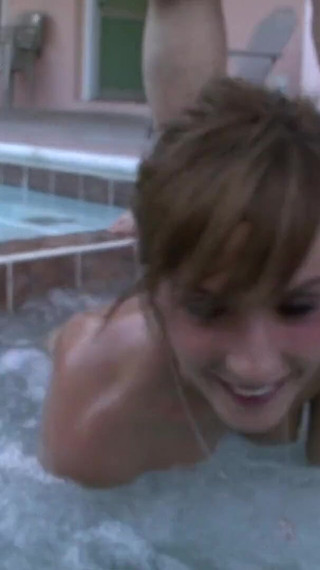 Two Horny Spring Breakers Fuck in the Hot Tub