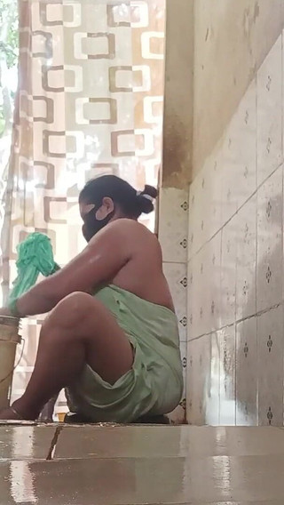 Sex Bhabhi with Bathroom Open Video