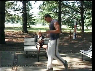 Mature slut knows how to fuck really well on the couch