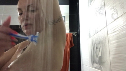 Swxy MILF Shaves Armpits in the Shower Part2