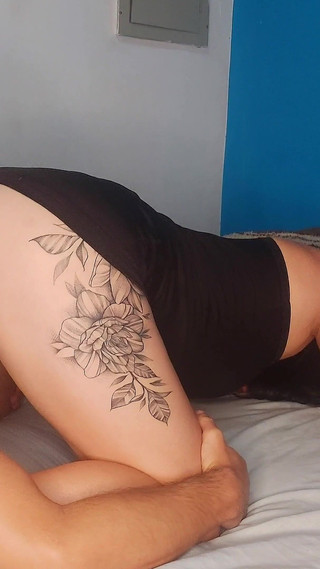 Hot Wife Welcomes the TV Technician in a Very Provocative Outfit and Lets Him Fuck Her Ass