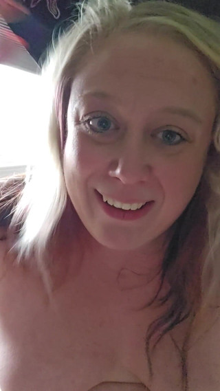 Hot Stepmom Uses Sex Machine for First Time and Cums so Hard