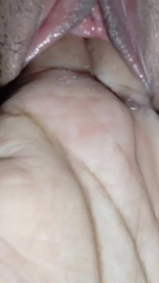 Naukar Ne Malkin Ki Sexy Beti Ko Kutiya Banakar Dabakar Chudai Ki Aur Chut Mein Do Ungali Ghusake Chut Khol Di Aur Pani Nikal Di