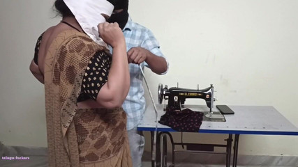Telugu Neighbour Stepaunty's Wents Tailor Guy for Blouse Measorments After Fucking with Them Hardly
